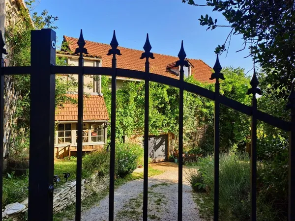 À vendre : A vendre charmant domaine dans le Lot