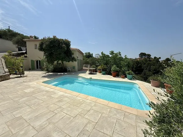 CASTAGNIERS/ Jolie Villa 4 Piéces avec piscine au Calme Abso
