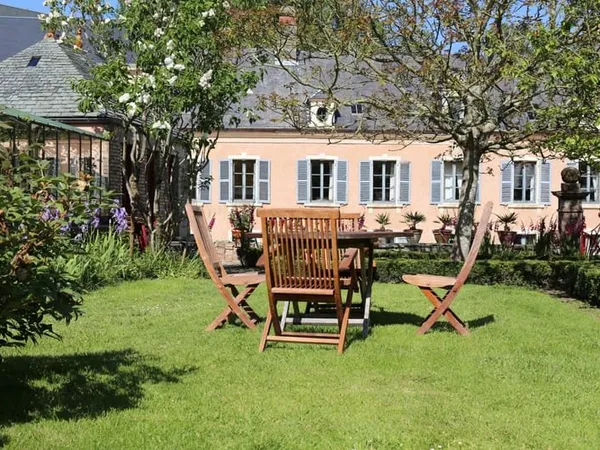 EQUEURDREVILLE CENTRE, Belle propriété en pierre sur 2700 m2