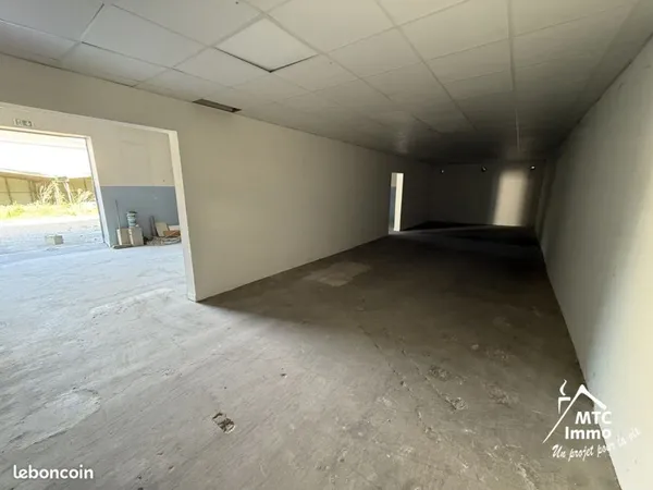 Bureaux, entrepôt 122 m² Bourgoin-Jallieu