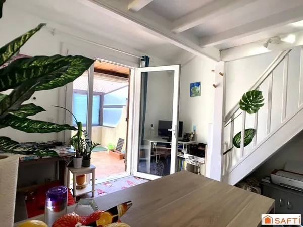 Pavillon de type T2 cabine rénové et climatisé avec terrasse et parking