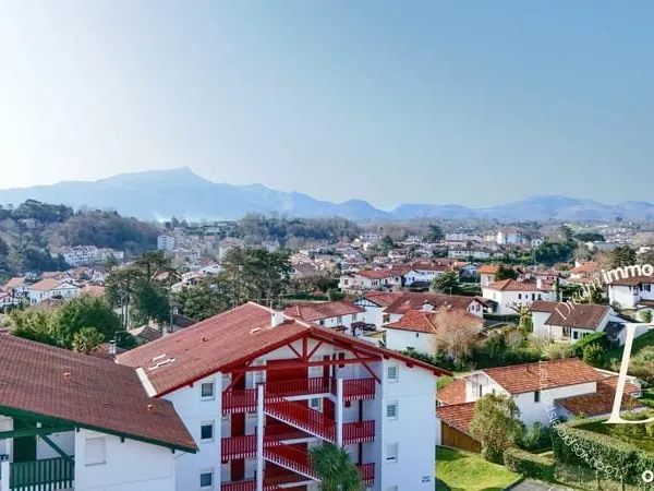 T2 lumineux avec vue imprenable sur le Rhune et les Pyrénées ?