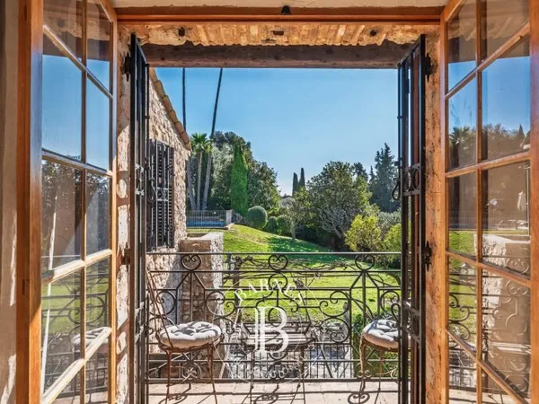 Saint-Paul de Vence - charmant mas provençal avec piscine