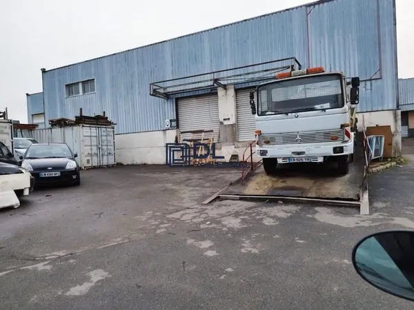 Entrepôt 1000 m²