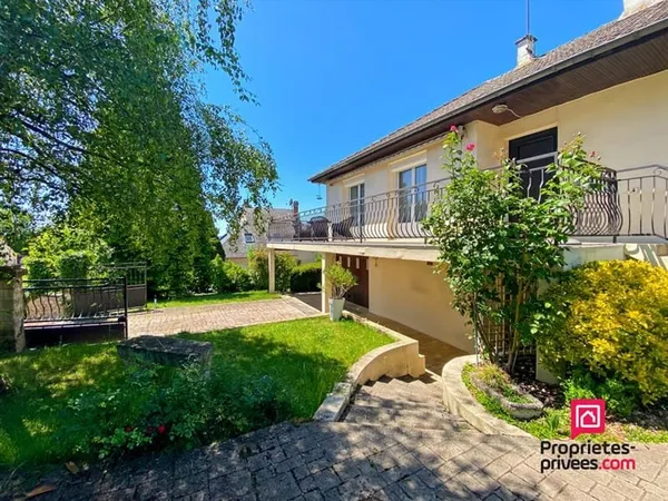 Proche Avallon Maison avec jardin rénovée