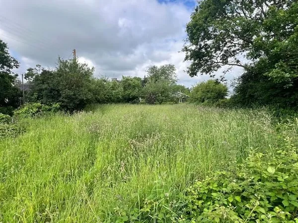 Terrain 674 m²