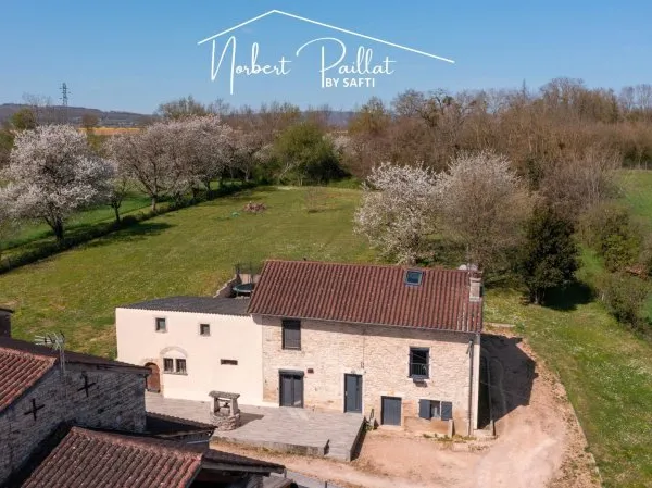 Maison en pierre rénovée à Montbellet