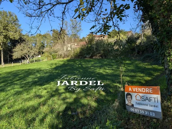 Terrain borné de 1 459 m² avec permis d'aménager - Environnement calme