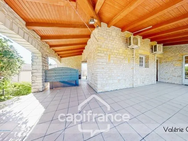 Maison 23 pièces 765 m²
