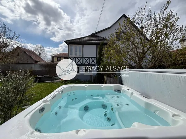 Maison rénovée avec jardin de 5 ares et jaccuzzi au coeur de