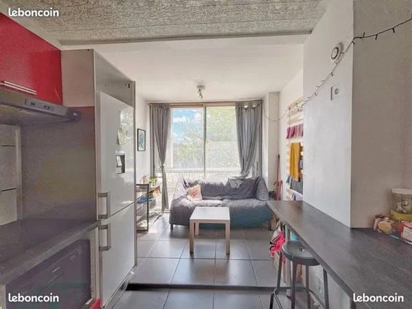 Chambre coloc metro Mermoz/Pinel (350 loyer - 425 TTC)