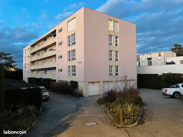 Bel appartement T4- Balcon- calme centre ville
