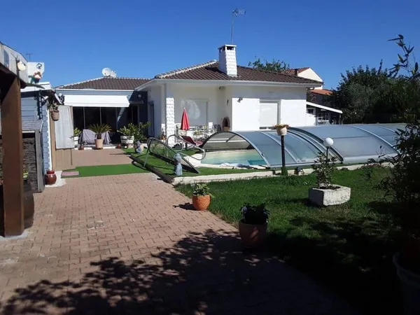 Maison 9 pièces 201 m²
