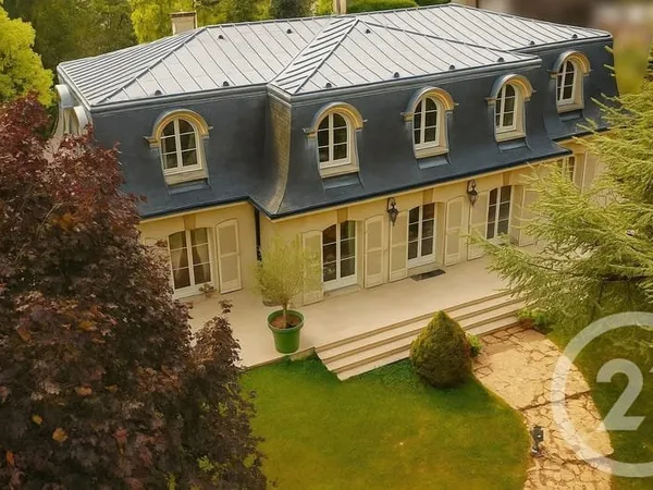 Maison 11 pièces 340 m²