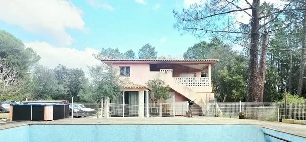 Villa avec piscine à vendre 7 pièces LECCI (20)