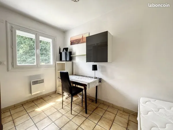 CHAMBRE étudiant Meublée en Colocation avec parking privé