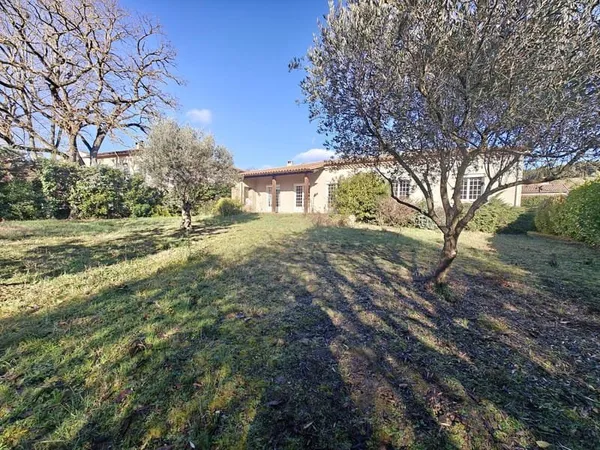 Limoux proche centre-ville - Villa de plain-pied de161m2 hab