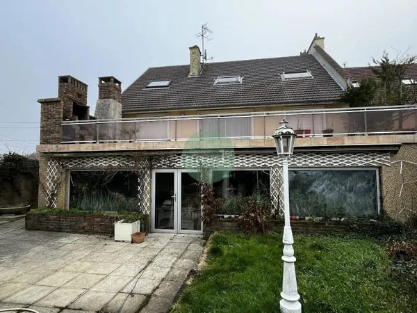 Maison 8 pièces 215 m²