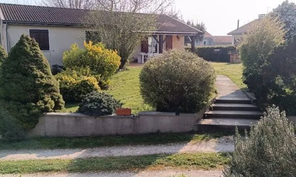 Villa100m2 + sous-sol 100m2 sur un terrain de 1750m2.