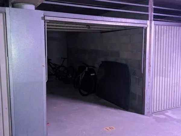 Garage/box dans parking sécurisé proche métro