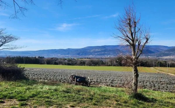Ferme à rénover à 5 mn de Montélimar