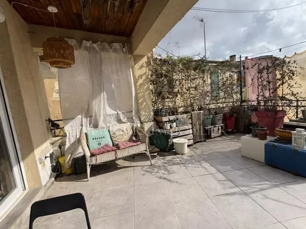 Maison de 142 m² avec deux appartements et terrasse