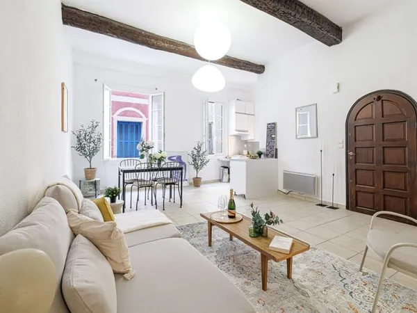 Exclusivité - Villefranche-Sur-Mer, Vieille Ville - Charmant 3 Pièces D'environ 60.67M2, Poutres App