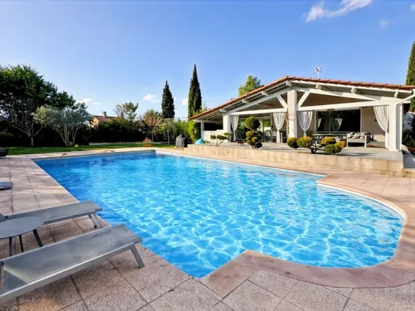 Villa 9 pièces 256 m²