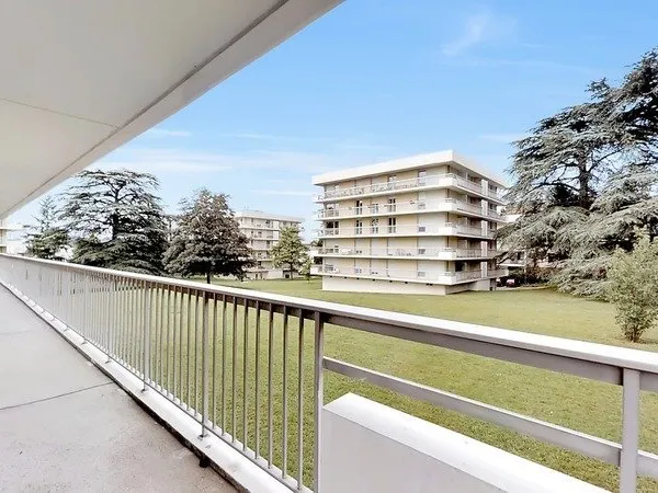 Appartement familial T5 rénové avec grand balcon - Résidence arborée - Lyon 9e Saint-Rambert