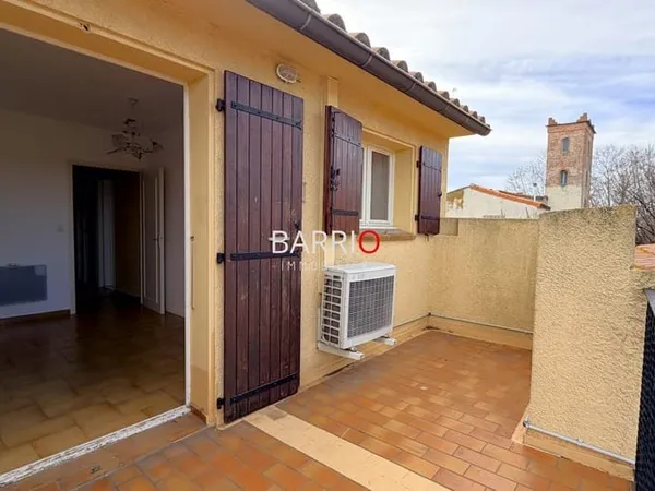 PALAU-DEL-VIDRE : Maison de village type 4 avec cours