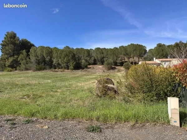 Terrain 2400 m²