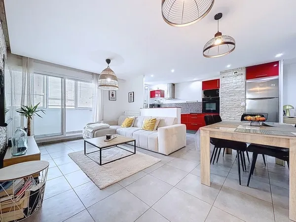 Appartement à vendre 3 pièces (69) À vendre - Superbe T3 rénové de 68 m² - Rillieux-la-Pape situé 1 