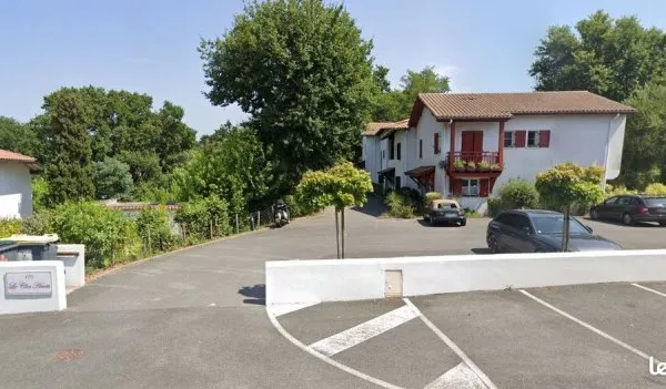 Parking/box GUETHARY