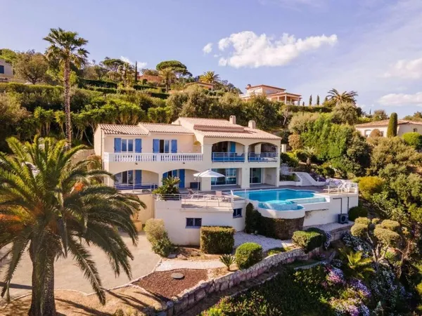 Villa 7 pièces 210 m²
