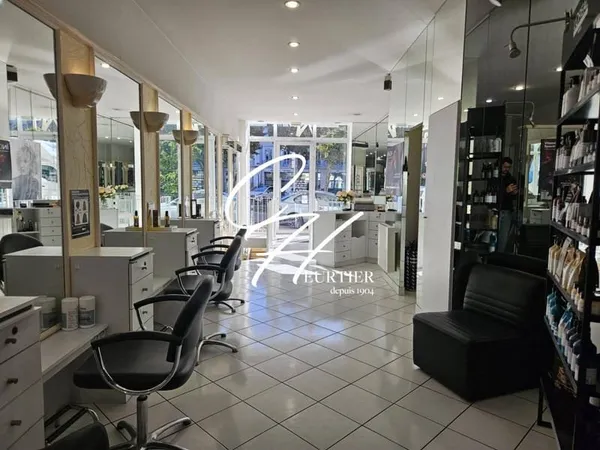 Local commercial 2 pièces 134 m²