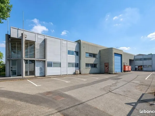 Local bureaux 2 248 m²