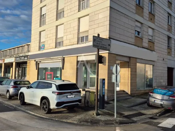 Local commercial Saintes 88.60 m2