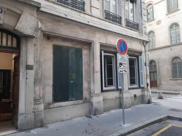 Local d'activité 41 m2 - 820 HC