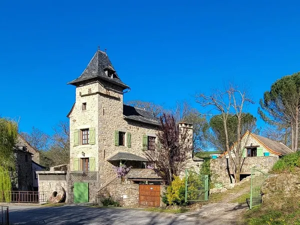Domaine d'exception avec moulin, rivière et gîtes, proche de Najac