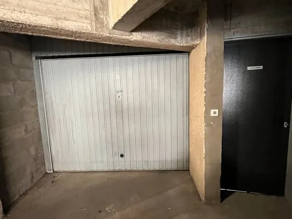 Loue box sous clé | Garage couvert