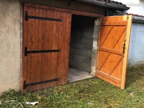 Loue garage pour entreposage et véhicule