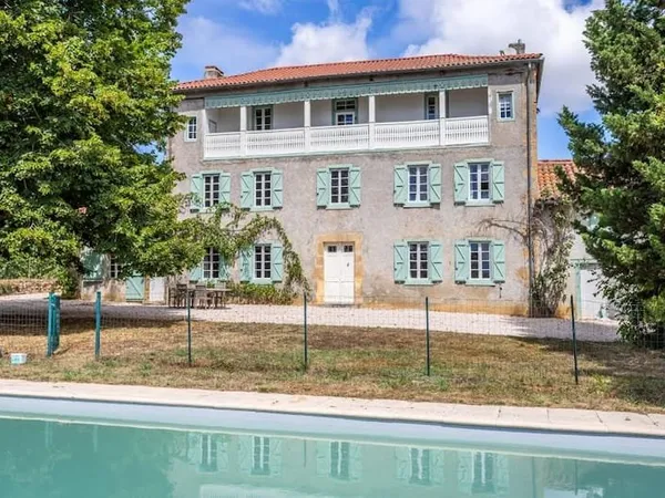 Maison 8 pièces 303 m²
