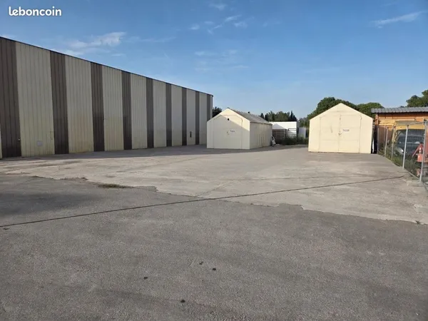 Hangars a loué