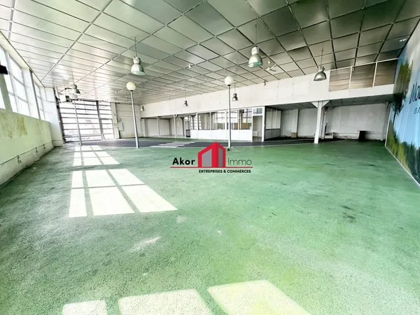 Local commercial 895 m²