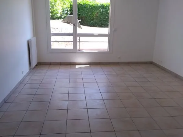 Studio 30m2, proche commerces, gare et UTC