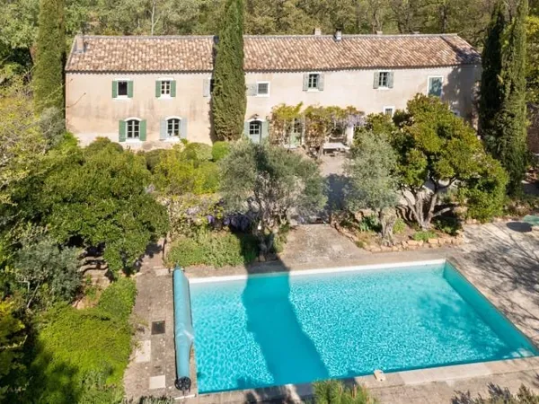 Maison 9 pièces 450 m²