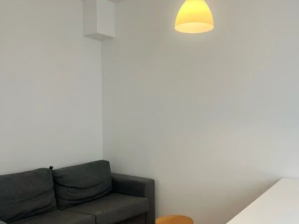 Location studio renové et meublé Clairmarais