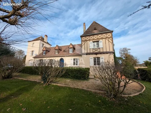 Maison 11 pièces 296 m²