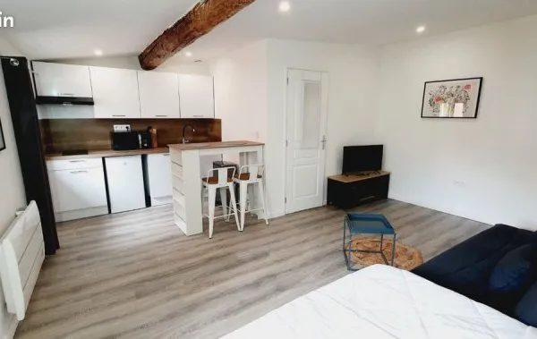 LOCATION STUDIO dernier étage rue des Maçons - PERPIGNAN