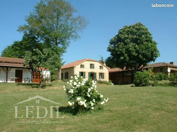Maison 13 pièces 459 m²